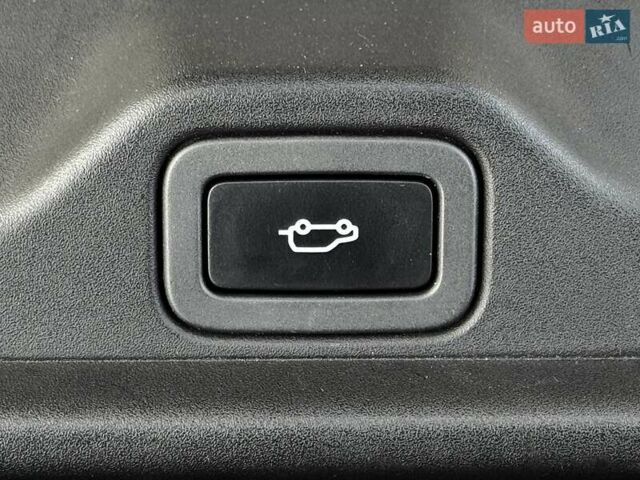 Чорний Ленд Ровер Рендж Ровер, об'ємом двигуна 4.4 л та пробігом 221 тис. км за 28800 $, фото 53 на Automoto.ua