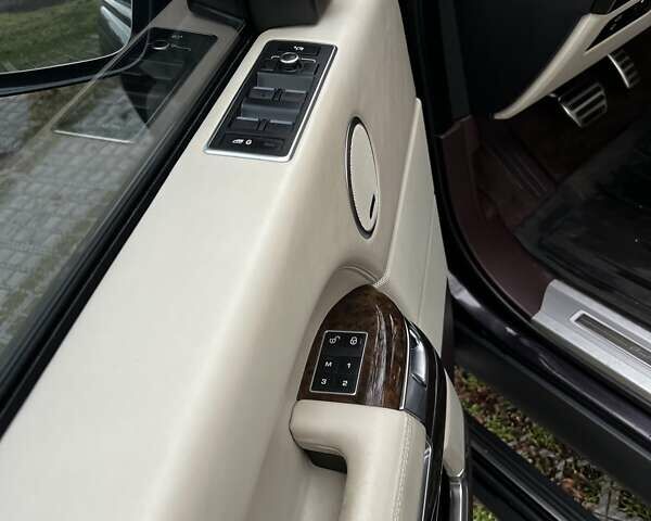 Черный Ленд Ровер Рендж Ровер, объемом двигателя 5 л и пробегом 175 тыс. км за 40300 $, фото 12 на Automoto.ua