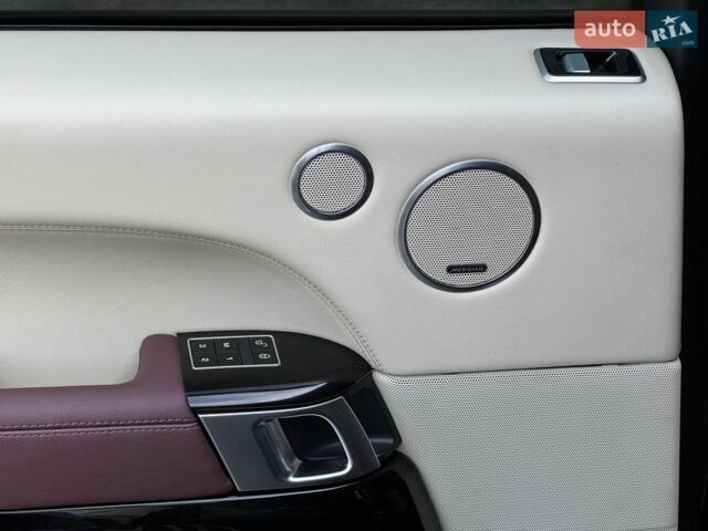 Чорний Ленд Ровер Рендж Ровер, об'ємом двигуна 4.4 л та пробігом 221 тис. км за 28800 $, фото 48 на Automoto.ua