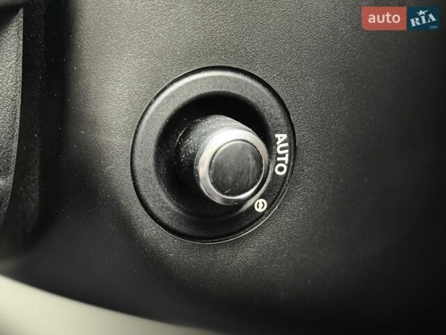 Чорний Ленд Ровер Рендж Ровер, об'ємом двигуна 4.4 л та пробігом 221 тис. км за 28800 $, фото 23 на Automoto.ua