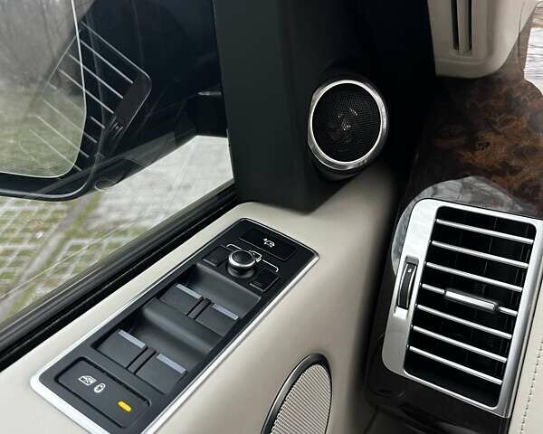 Черный Ленд Ровер Рендж Ровер, объемом двигателя 5 л и пробегом 175 тыс. км за 40300 $, фото 64 на Automoto.ua