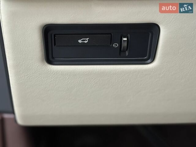 Чорний Ленд Ровер Рендж Ровер, об'ємом двигуна 4.4 л та пробігом 221 тис. км за 28800 $, фото 36 на Automoto.ua