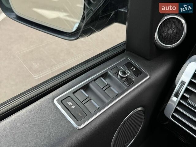 Чорний Ленд Ровер Рендж Ровер, об'ємом двигуна 5 л та пробігом 140 тис. км за 35990 $, фото 20 на Automoto.ua