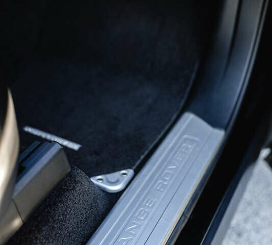 Чорний Ленд Ровер Рендж Ровер, об'ємом двигуна 5 л та пробігом 106 тис. км за 44900 $, фото 11 на Automoto.ua