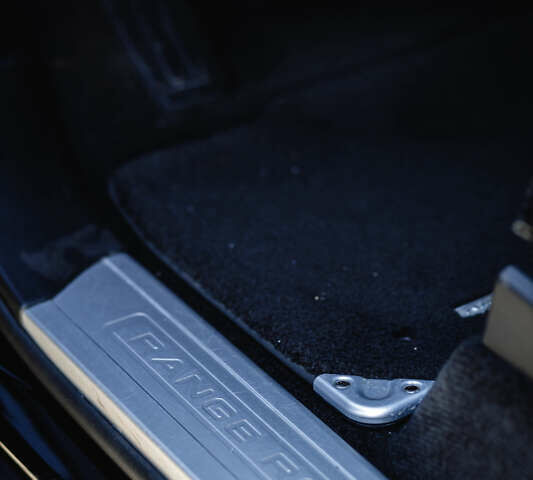 Чорний Ленд Ровер Рендж Ровер, об'ємом двигуна 5 л та пробігом 106 тис. км за 44900 $, фото 17 на Automoto.ua