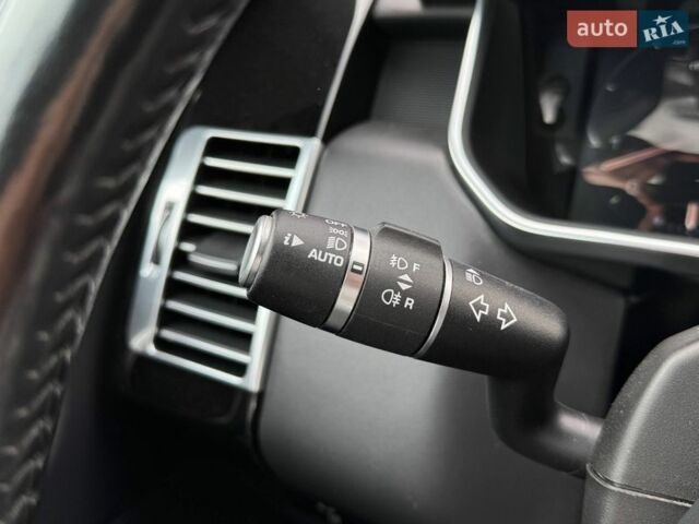 Чорний Ленд Ровер Рендж Ровер, об'ємом двигуна 5 л та пробігом 140 тис. км за 35990 $, фото 24 на Automoto.ua