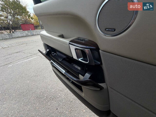 Чорний Ленд Ровер Рендж Ровер, об'ємом двигуна 3 л та пробігом 215 тис. км за 39999 $, фото 26 на Automoto.ua