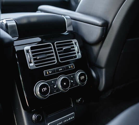 Чорний Ленд Ровер Рендж Ровер, об'ємом двигуна 5 л та пробігом 106 тис. км за 44900 $, фото 9 на Automoto.ua