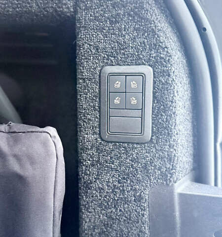 Черный Ленд Ровер Рендж Ровер, объемом двигателя 4.37 л и пробегом 220 тыс. км за 47000 $, фото 8 на Automoto.ua