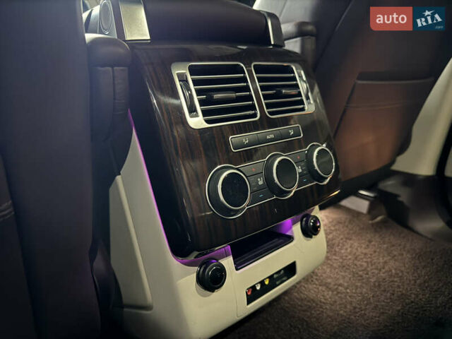 Черный Ленд Ровер Рендж Ровер, объемом двигателя 4.37 л и пробегом 188 тыс. км за 43000 $, фото 101 на Automoto.ua