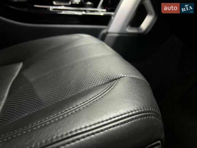 Чорний Ленд Ровер Рендж Ровер, об'ємом двигуна 5 л та пробігом 96 тис. км за 52000 $, фото 30 на Automoto.ua