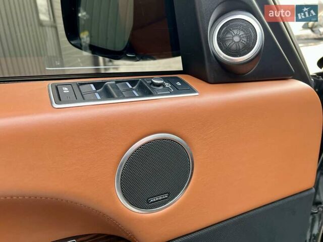 Чорний Ленд Ровер Рендж Ровер, об'ємом двигуна 4.37 л та пробігом 199 тис. км за 44900 $, фото 16 на Automoto.ua