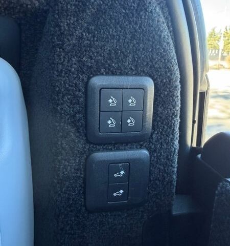 Черный Ленд Ровер Рендж Ровер, объемом двигателя 5 л и пробегом 105 тыс. км за 52000 $, фото 52 на Automoto.ua