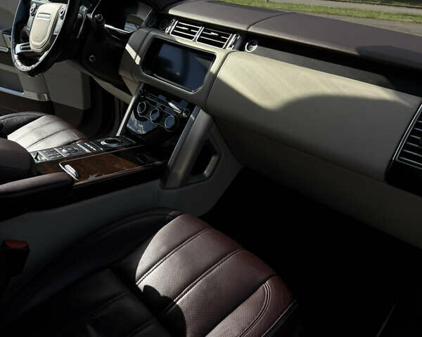 Черный Ленд Ровер Рендж Ровер, объемом двигателя 4.4 л и пробегом 108 тыс. км за 65000 $, фото 6 на Automoto.ua