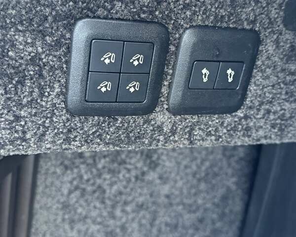 Чорний Ленд Ровер Рендж Ровер, об'ємом двигуна 2.99 л та пробігом 183 тис. км за 53900 $, фото 6 на Automoto.ua