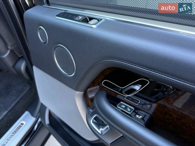 Черный Ленд Ровер Рендж Ровер, объемом двигателя 5 л и пробегом 105 тыс. км за 52000 $, фото 50 на Automoto.ua