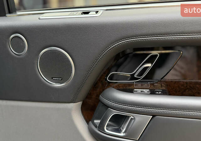 Чорний Ленд Ровер Рендж Ровер, об'ємом двигуна 5 л та пробігом 103 тис. км за 62000 $, фото 27 на Automoto.ua