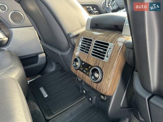 Чорний Ленд Ровер Рендж Ровер, об'ємом двигуна 5 л та пробігом 194 тис. км за 58000 $, фото 26 на Automoto.ua