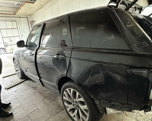 Черный Ленд Ровер Рендж Ровер, объемом двигателя 4.4 л и пробегом 103 тыс. км за 42000 $, фото 5 на Automoto.ua