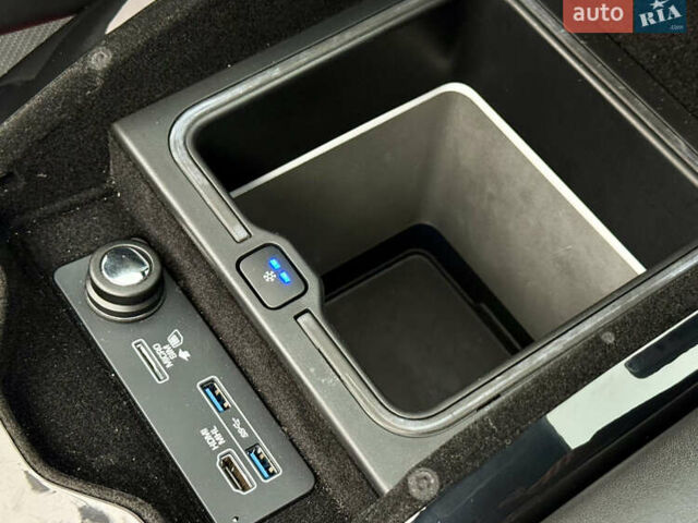 Чорний Ленд Ровер Рендж Ровер, об'ємом двигуна 5 л та пробігом 48 тис. км за 59900 $, фото 29 на Automoto.ua