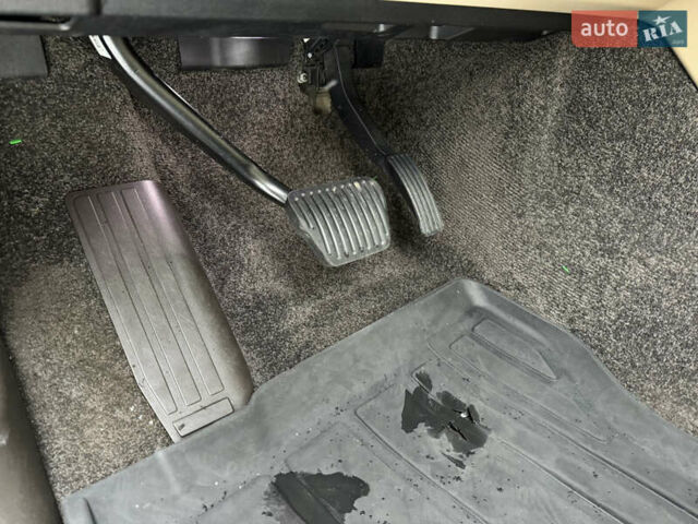 Чорний Ленд Ровер Рендж Ровер, об'ємом двигуна 3 л та пробігом 130 тис. км за 46500 $, фото 86 на Automoto.ua