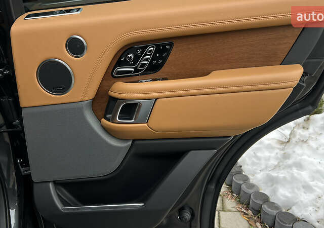 Черный Ленд Ровер Рендж Ровер, объемом двигателя 4.37 л и пробегом 90 тыс. км за 69000 $, фото 49 на Automoto.ua