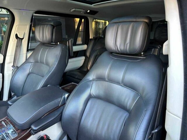 Чорний Ленд Ровер Рендж Ровер, об'ємом двигуна 4.4 л та пробігом 99 тис. км за 76900 $, фото 9 на Automoto.ua