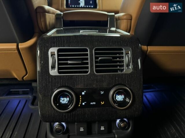 Чорний Ленд Ровер Рендж Ровер, об'ємом двигуна 4.37 л та пробігом 115 тис. км за 88000 $, фото 47 на Automoto.ua