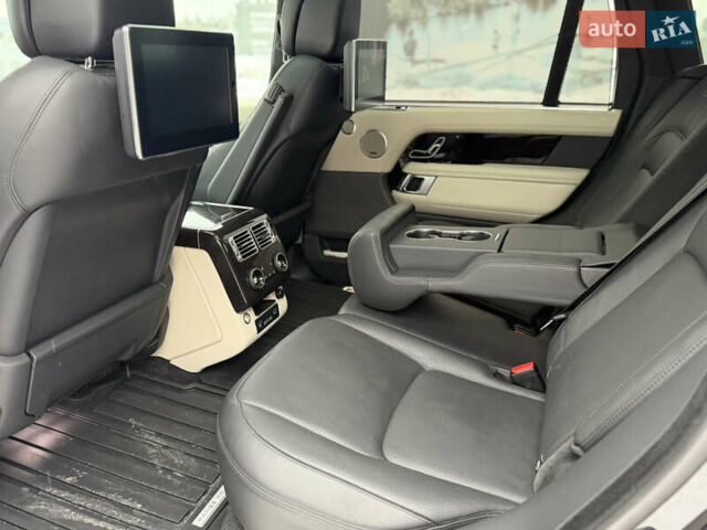 Черный Ленд Ровер Рендж Ровер, объемом двигателя 5 л и пробегом 163 тыс. км за 57000 $, фото 28 на Automoto.ua