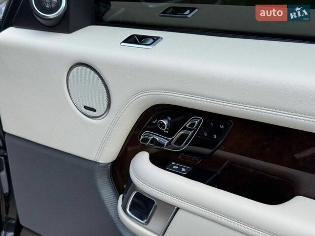 Черный Ленд Ровер Рендж Ровер, объемом двигателя 4.37 л и пробегом 119 тыс. км за 61900 $, фото 48 на Automoto.ua