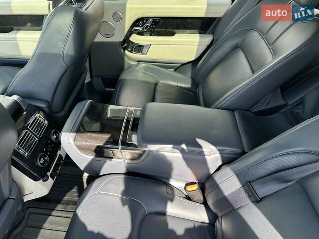 Чорний Ленд Ровер Рендж Ровер, об'ємом двигуна 4.37 л та пробігом 140 тис. км за 77000 $, фото 12 на Automoto.ua