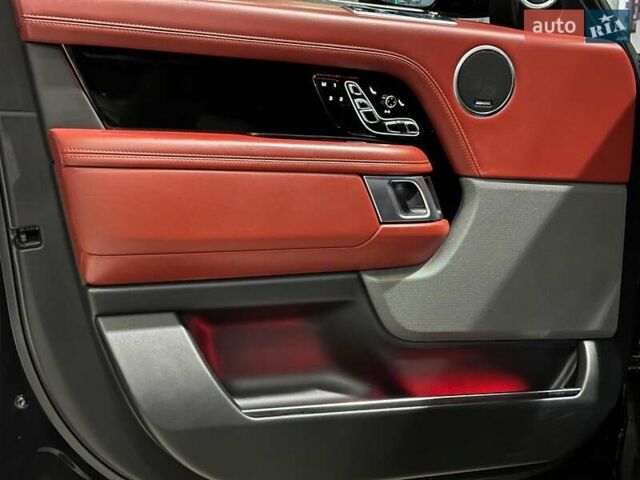 Чорний Ленд Ровер Рендж Ровер, об'ємом двигуна 5 л та пробігом 97 тис. км за 67490 $, фото 10 на Automoto.ua