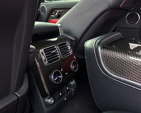 Чорний Ленд Ровер Рендж Ровер, об'ємом двигуна 5 л та пробігом 70 тис. км за 101500 $, фото 12 на Automoto.ua