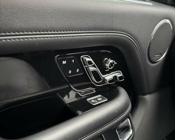 Черный Ленд Ровер Рендж Ровер, объемом двигателя 3 л и пробегом 112 тыс. км за 65000 $, фото 16 на Automoto.ua