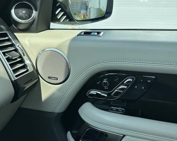 Чорний Ленд Ровер Рендж Ровер, об'ємом двигуна 4.37 л та пробігом 140 тис. км за 77000 $, фото 20 на Automoto.ua