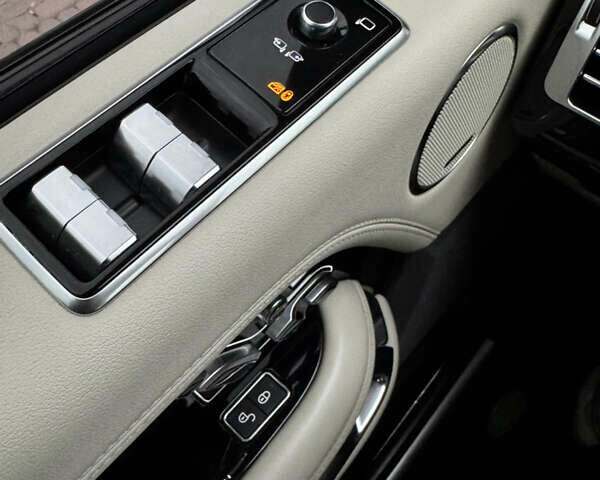 Черный Ленд Ровер Рендж Ровер, объемом двигателя 3 л и пробегом 84 тыс. км за 56000 $, фото 14 на Automoto.ua