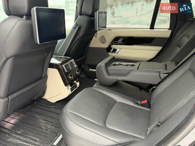 Чорний Ленд Ровер Рендж Ровер, об'ємом двигуна 5 л та пробігом 163 тис. км за 74000 $, фото 25 на Automoto.ua
