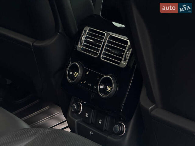 Ленд Ровер Рендж Ровер 2019 у Чернівцях на Automoto.ua Чорний Ленд Ровер Рендж Ровер, об'ємом двигуна 2.99 л та пробігом 142 тис. км за 62000 $, фото 19 на Automoto.ua