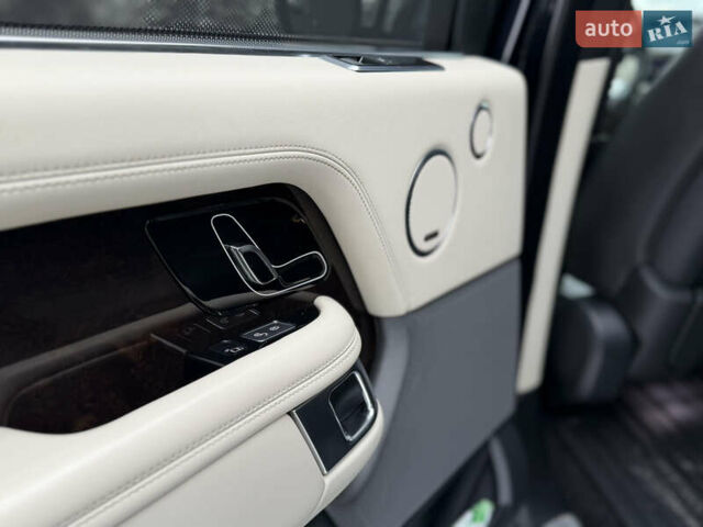 Черный Ленд Ровер Рендж Ровер, объемом двигателя 5 л и пробегом 163 тыс. км за 57000 $, фото 31 на Automoto.ua