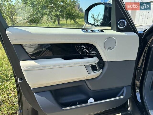 Чорний Ленд Ровер Рендж Ровер, об'ємом двигуна 4.37 л та пробігом 140 тис. км за 77000 $, фото 16 на Automoto.ua