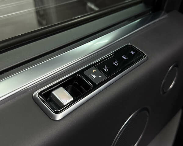 Чорний Ленд Ровер Рендж Ровер, об'ємом двигуна 4.37 л та пробігом 124 тис. км за 88000 $, фото 24 на Automoto.ua