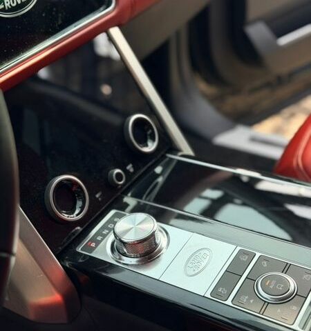 Черный Ленд Ровер Рендж Ровер, объемом двигателя 5 л и пробегом 78 тыс. км за 87000 $, фото 45 на Automoto.ua