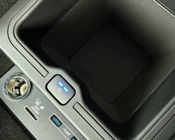 Чорний Ленд Ровер Рендж Ровер, об'ємом двигуна 3 л та пробігом 110 тис. км за 108000 $, фото 32 на Automoto.ua