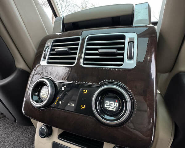 Черный Ленд Ровер Рендж Ровер, объемом двигателя 3 л и пробегом 90 тыс. км за 75555 $, фото 121 на Automoto.ua