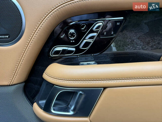 Чорний Ленд Ровер Рендж Ровер, об'ємом двигуна 3 л та пробігом 110 тис. км за 110000 $, фото 30 на Automoto.ua