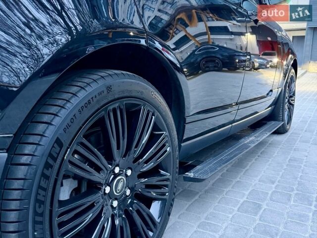 Черный Ленд Ровер Рендж Ровер, объемом двигателя 3 л и пробегом 69 тыс. км за 105000 $, фото 39 на Automoto.ua