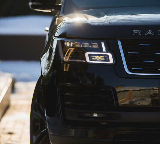 Черный Ленд Ровер Рендж Ровер, объемом двигателя 5 л и пробегом 109 тыс. км за 135000 $, фото 4 на Automoto.ua