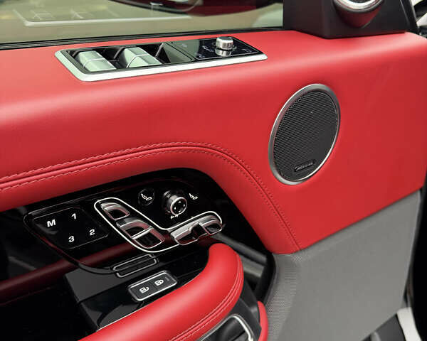 Черный Ленд Ровер Рендж Ровер, объемом двигателя 3 л и пробегом 105 тыс. км за 84000 $, фото 12 на Automoto.ua