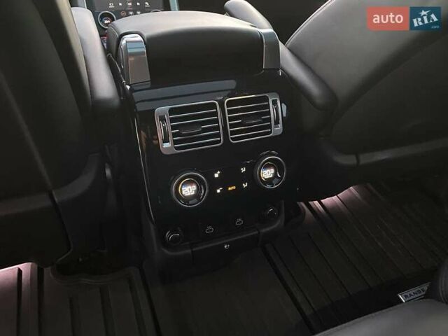 Черный Ленд Ровер Рендж Ровер, объемом двигателя 5 л и пробегом 69 тыс. км за 69950 $, фото 24 на Automoto.ua