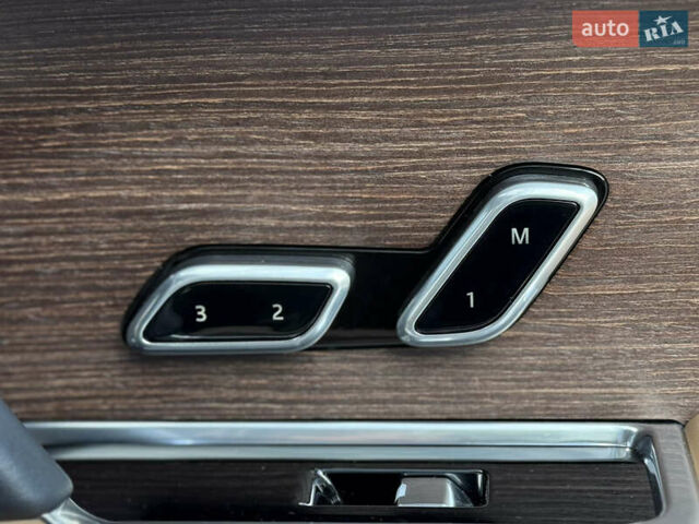 Черный Ленд Ровер Рендж Ровер, объемом двигателя 3 л и пробегом 49 тыс. км за 150000 $, фото 57 на Automoto.ua